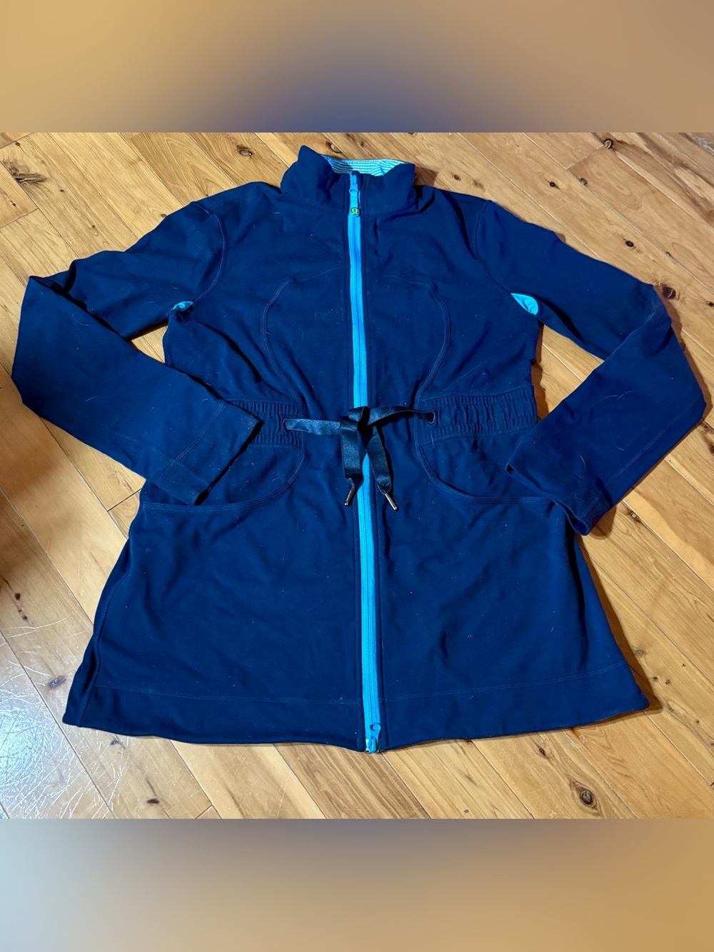 Lululemon In Stride Jacket in Navy/Blue Tropics Sz 12 Cinch Drawstring RARE FIND